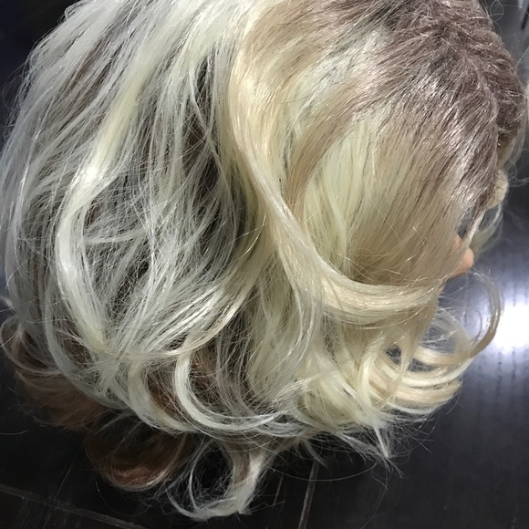 Women’s shoulder length curly synthetic wig NIP - Picture 4 of 4